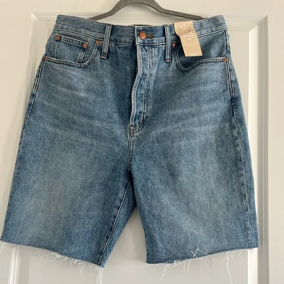- NWT Madewell High Rise Denim Jean Shorts Bermuda Women’s Size 31