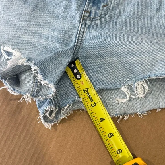 Abercrombie &amp; Fitch W33 The Mom Shorts High Rise Denim Jean Medium Wash Raw Hem