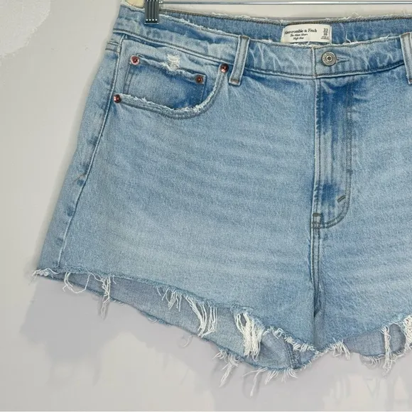 Abercrombie &amp; Fitch W33 The Mom Shorts High Rise Denim Jean Medium Wash Raw Hem