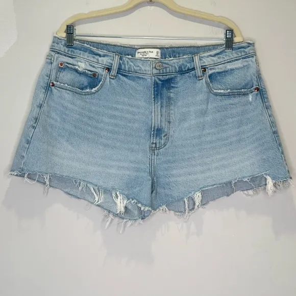 Abercrombie &amp; Fitch W33 The Mom Shorts High Rise Denim Jean Medium Wash Raw Hem
