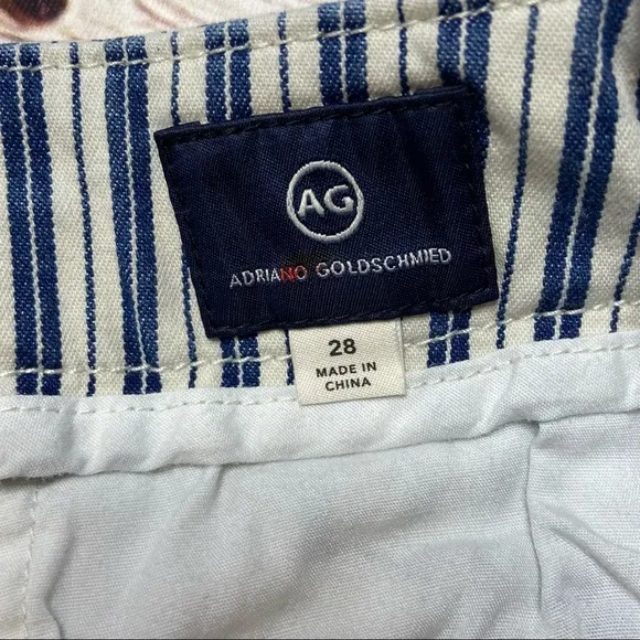 AG The Juliette Short Navy and White Stripe Sz 28