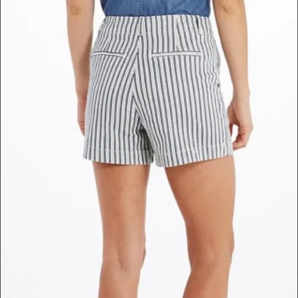 AG The Juliette Short Navy and White Stripe Sz 28