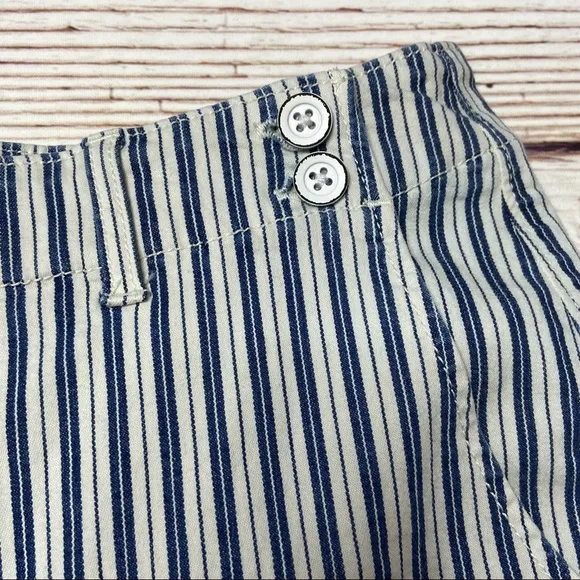AG The Juliette Short Navy and White Stripe Sz 28