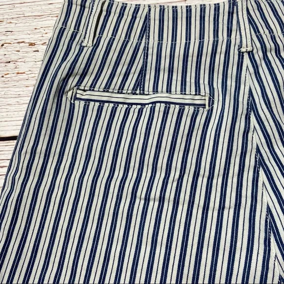 AG The Juliette Short Navy and White Stripe Sz 28