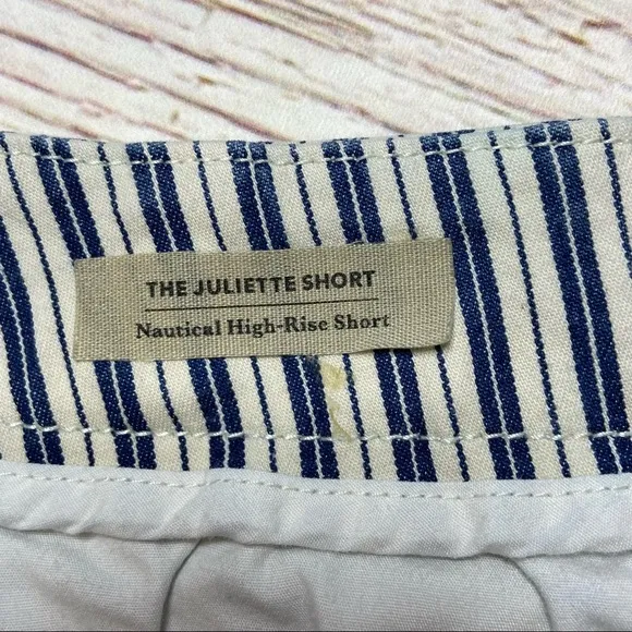 AG The Juliette Short Navy and White Stripe Sz 28