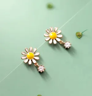 Daisy White Yellow Flower Stud Earrings - SS087