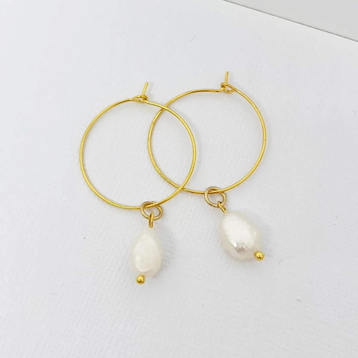 Dion Freshwater Pearl Hoop Earrings (Gold)