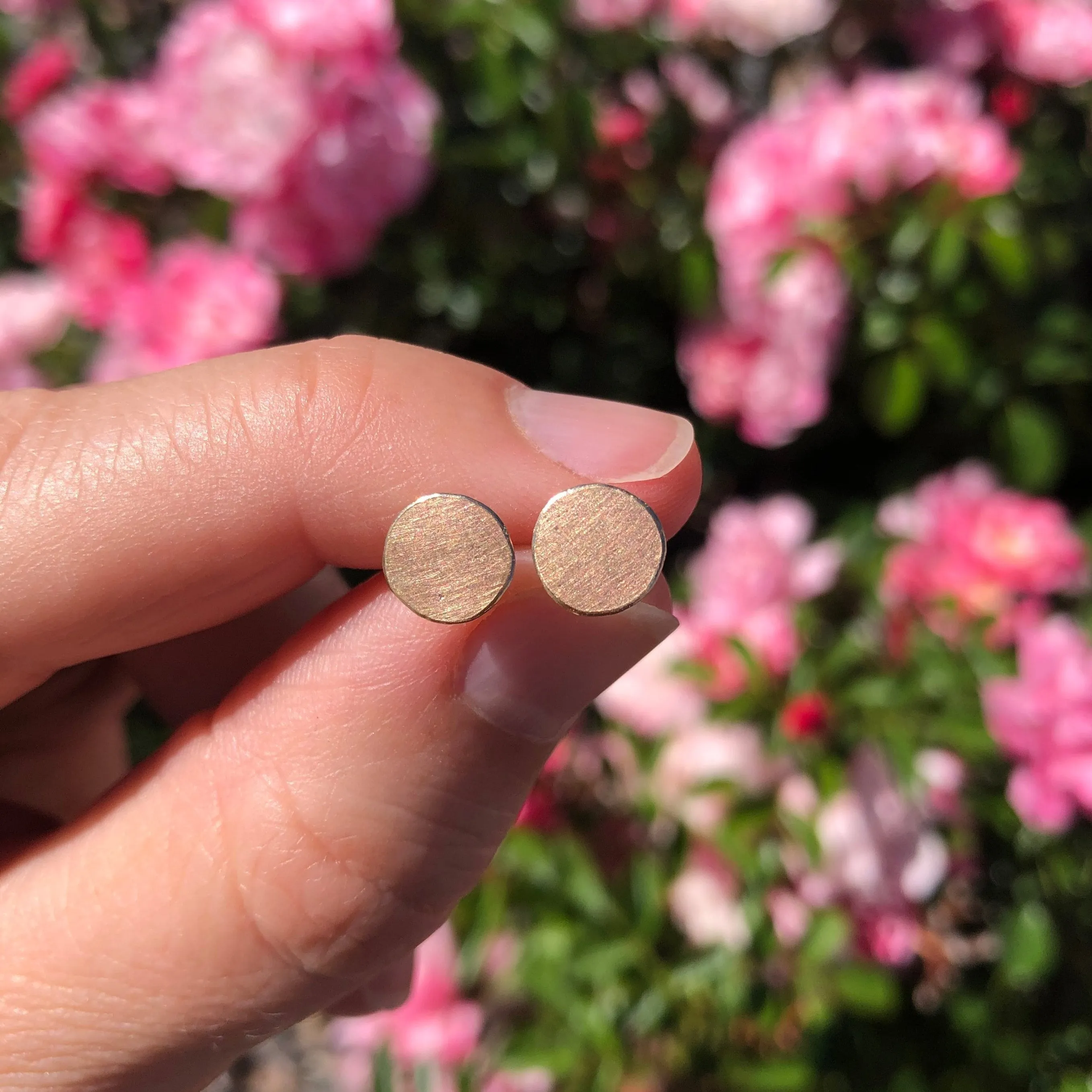 Disc stud earrings, 10k gold