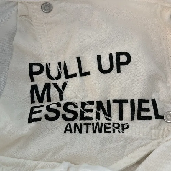 Essentiel Antwerp Delay Off-White Denim Cargo Shorts - Women's Size 25, NWT