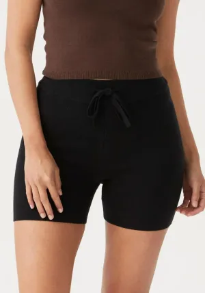 Esta Shorts- Black