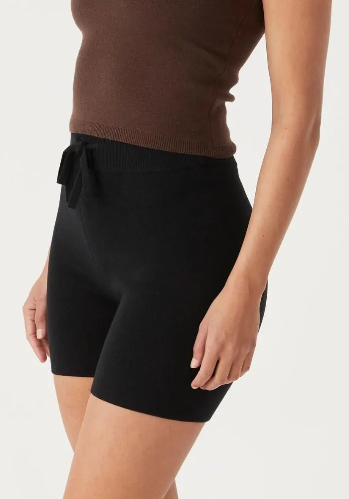 Esta Shorts- Black