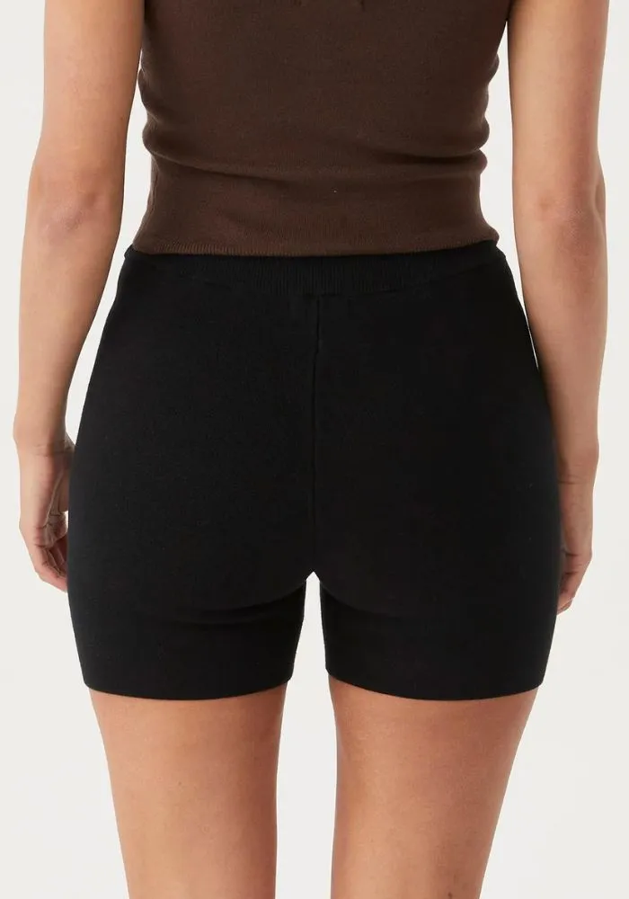 Esta Shorts- Black