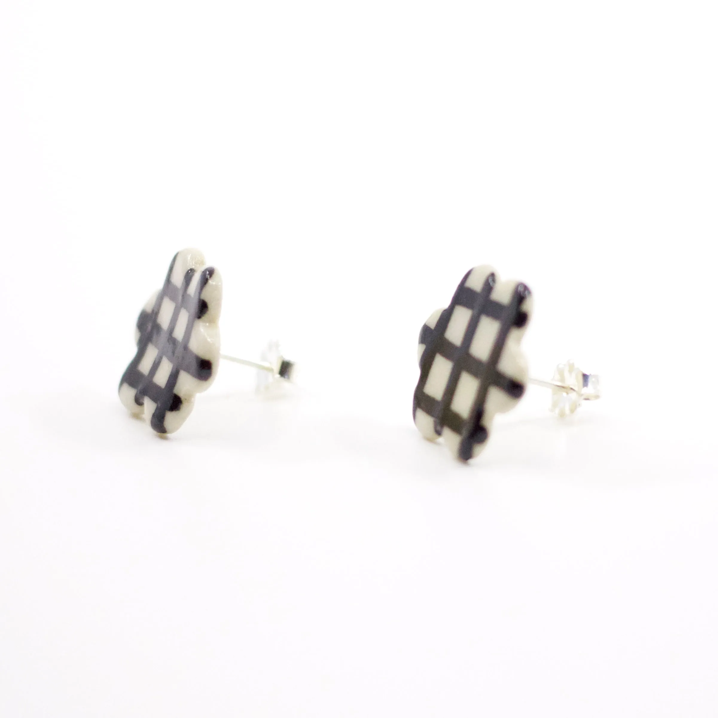 GINGHAM CLOUD STUD EARRINGS - BLACK