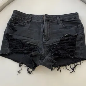 HIGH RISE BLACK DENIM DISTRESSED SHORTS by‎ Joe’sJeans