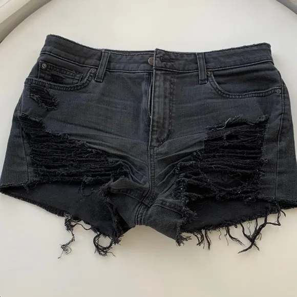 HIGH RISE BLACK DENIM DISTRESSED SHORTS by‎ Joe’sJeans
