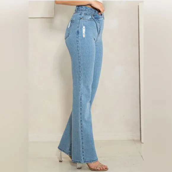 HIGH RISE FRONT CROSS STRAIGHT JEANS