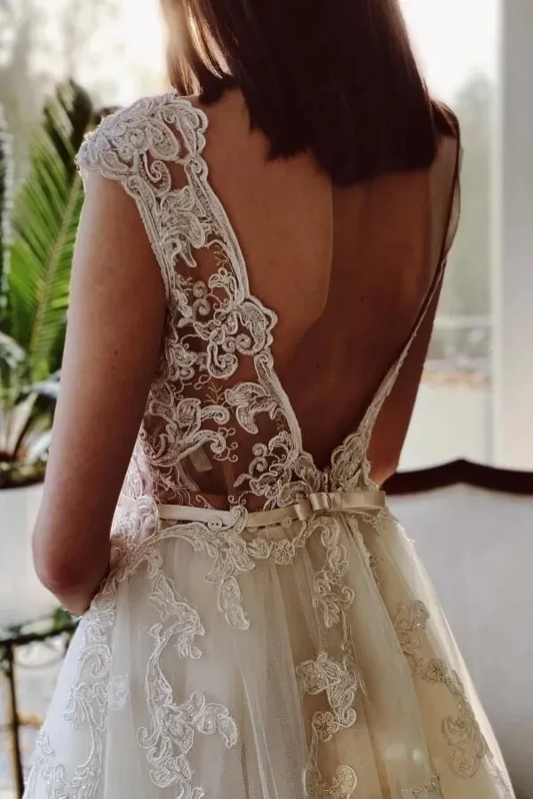 Ivory Tulle A-line Court Train Wedding Dresses With Lace Appliques, MW1067