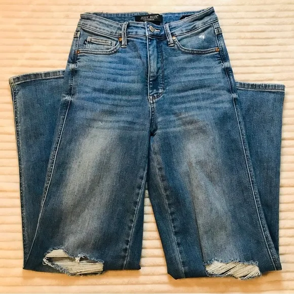 Judy Blue Distressed Straight Leg High Waisted Jeans Junior’s size 3 Women’s 26