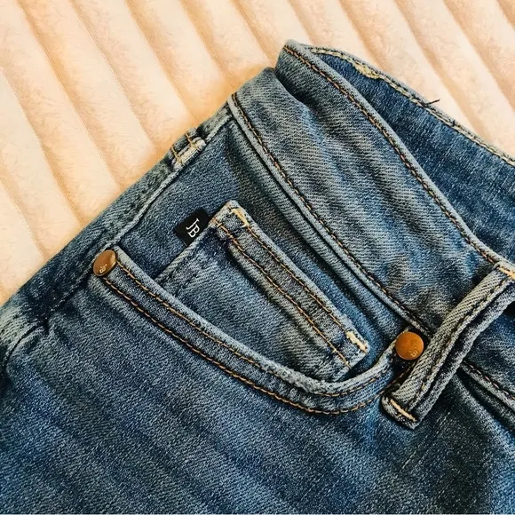 Judy Blue Distressed Straight Leg High Waisted Jeans Junior’s size 3 Women’s 26