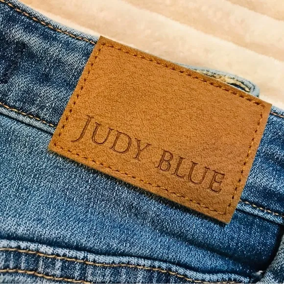 Judy Blue Distressed Straight Leg High Waisted Jeans Junior’s size 3 Women’s 26