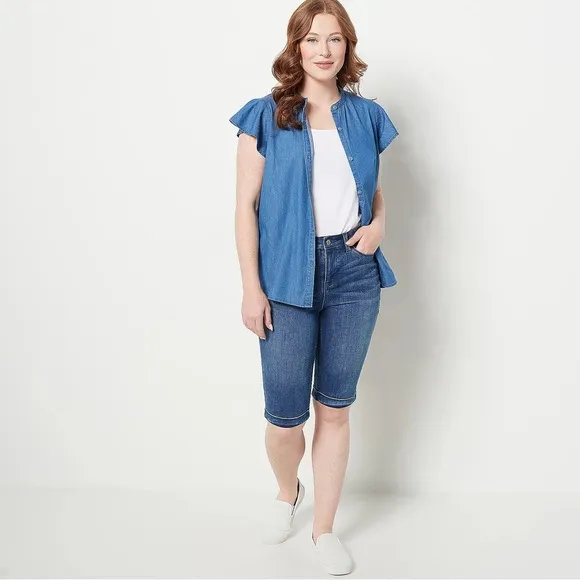 Laurie Felt Sz Medium 10 Petite (10P) Daisy Denim Knee Grazer