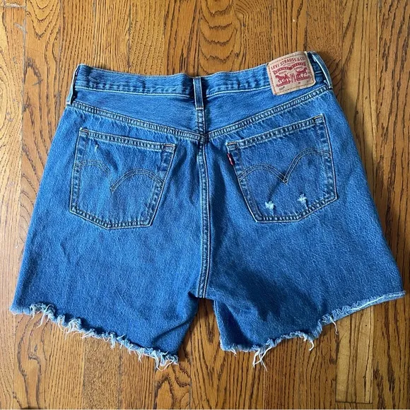 Levi's 501 Women's Shorts distressed high rise mid thigh long button fly Sz. 32
