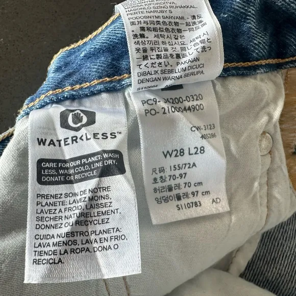 LEVI’s Premium 501® ORIGINAL CROPPED WOMEN'S JEANS -Mega Vibe-Medium Wash-28x28