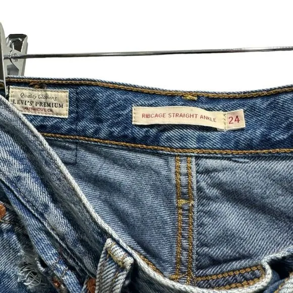 Levi's Ribcage Straight Ankle Jeans Size 24 Button fly distressed