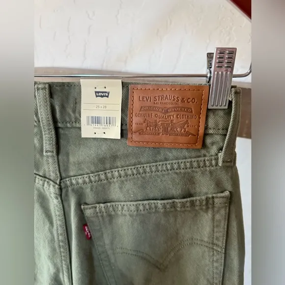 Levi’s|Women’s Wedgie straight olive green jeans,high rise,NWT,size 25•••staple