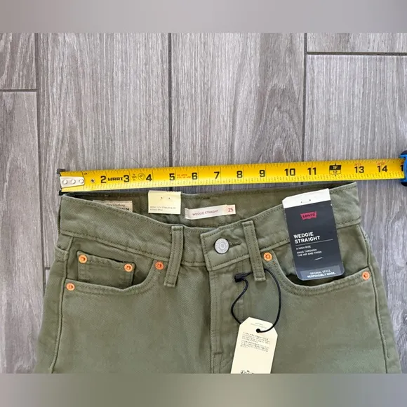 Levi’s|Women’s Wedgie straight olive green jeans,high rise,NWT,size 25•••staple
