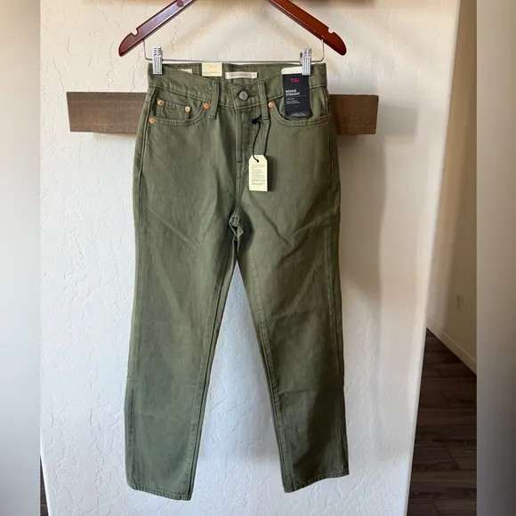 Levi’s|Women’s Wedgie straight olive green jeans,high rise,NWT,size 25•••staple