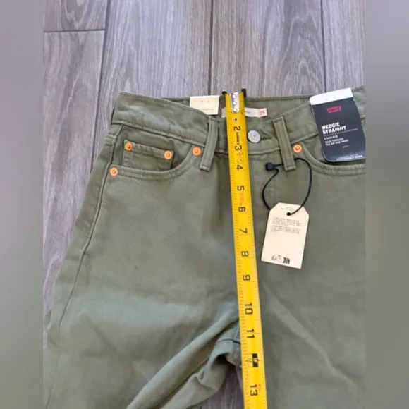 Levi’s|Women’s Wedgie straight olive green jeans,high rise,NWT,size 25•••staple