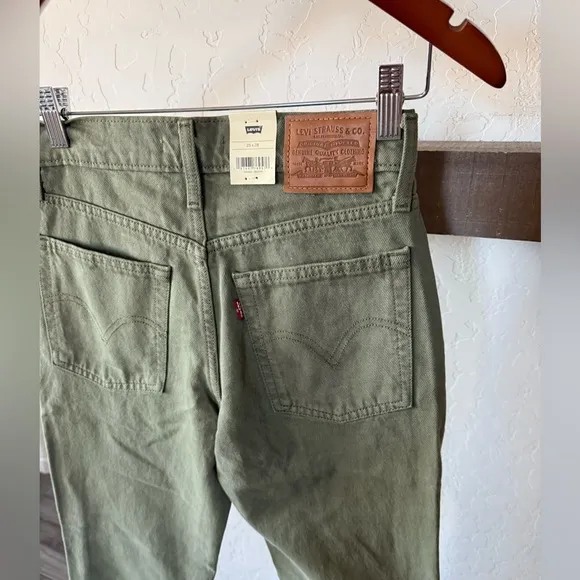 Levi’s|Women’s Wedgie straight olive green jeans,high rise,NWT,size 25•••staple