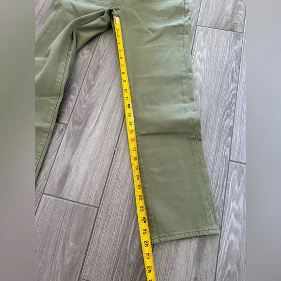 Levi’s|Women’s Wedgie straight olive green jeans,high rise,NWT,size 25•••staple