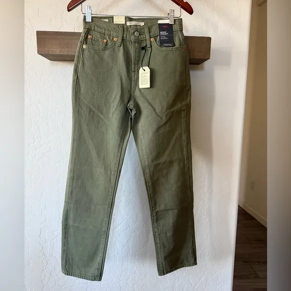 Levi’s|Women’s Wedgie straight olive green jeans,high rise,NWT,size 25•••staple