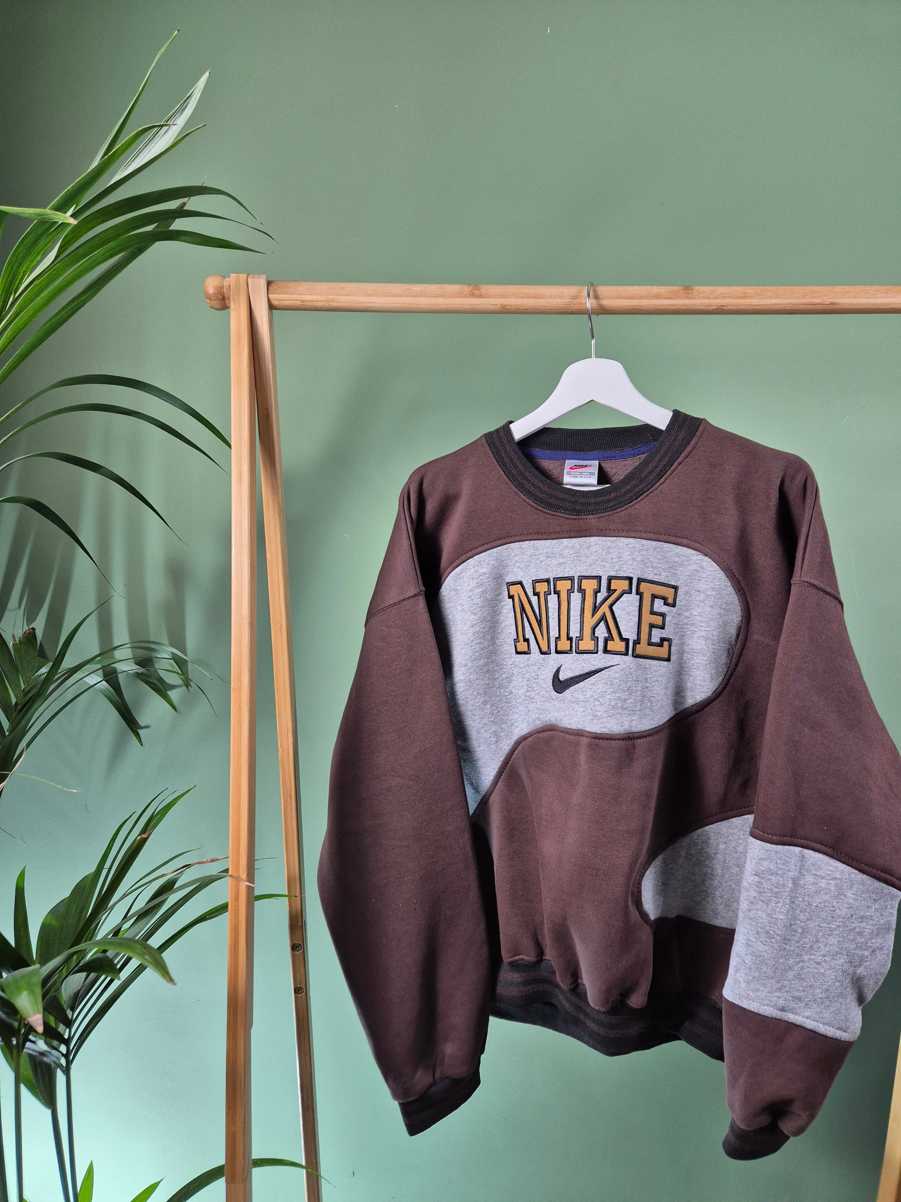 Nike 90s spell out rework sweater maat M