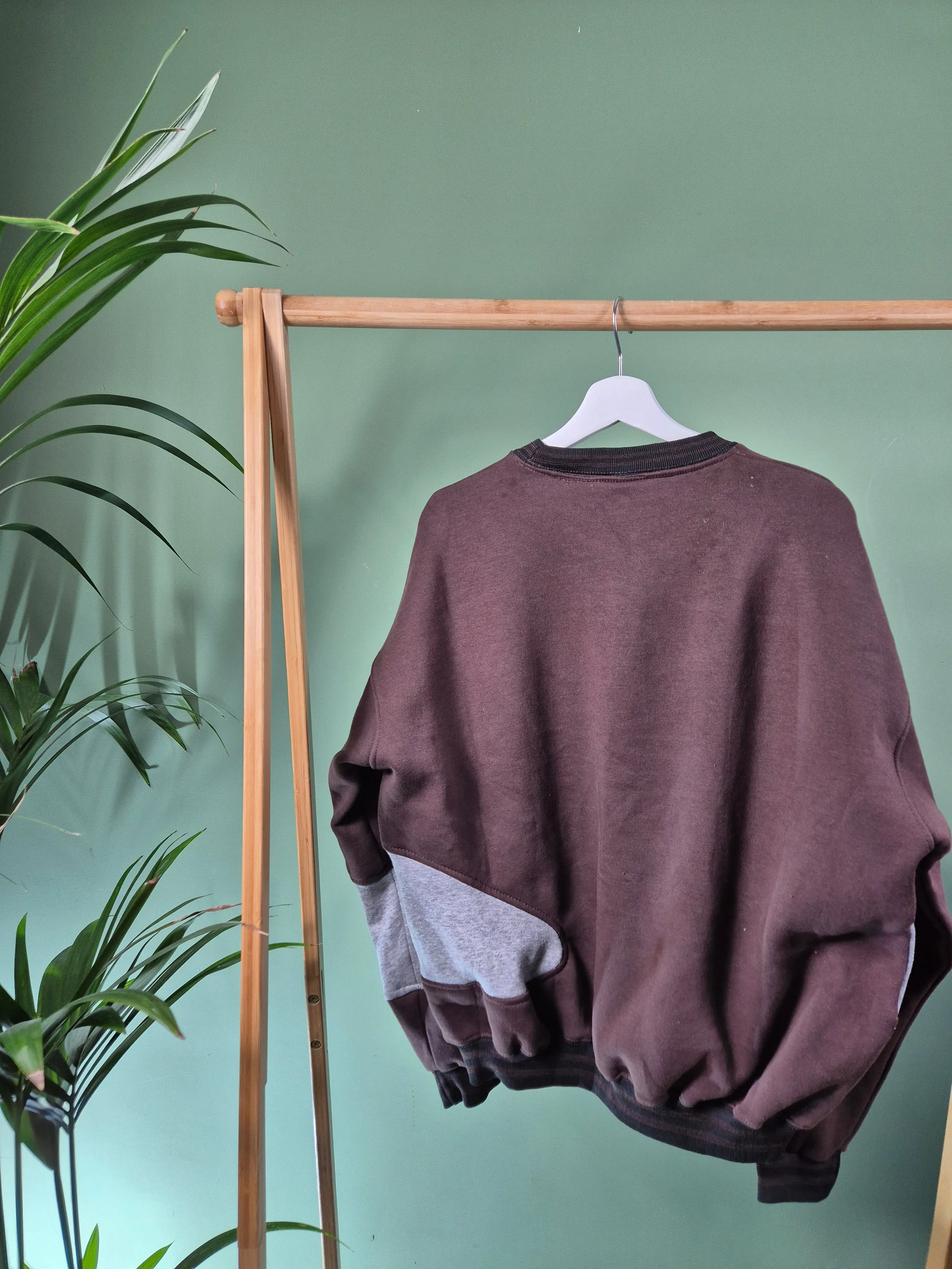 Nike 90s spell out rework sweater maat M