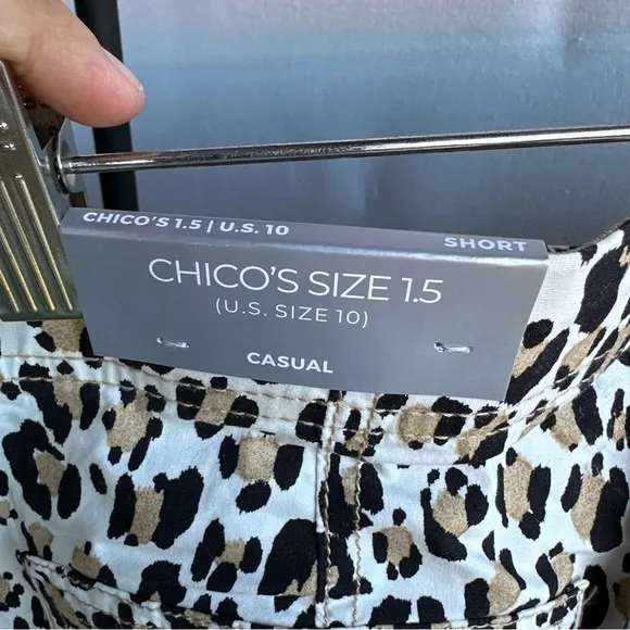 NWT Chicos Casual Cargo Animal Cheetah Printed Shorts / Size 1.5 (US 10)