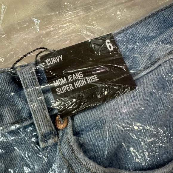 NWT Express Curvy Super High Waisted Ripped Mom Jeans