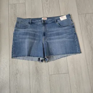 NWT Plus Size Wrangler 4&quot; Frayed Short Size 24W