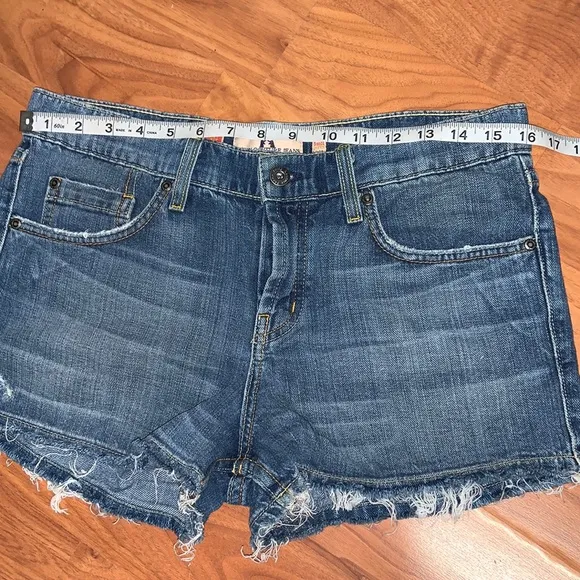Original Juicy Couture ✨RARE!✨ Raw Hem Shorts