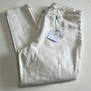 Pistola Women’s High Waist Stretch Ankle Jeans Ecru Size 18W