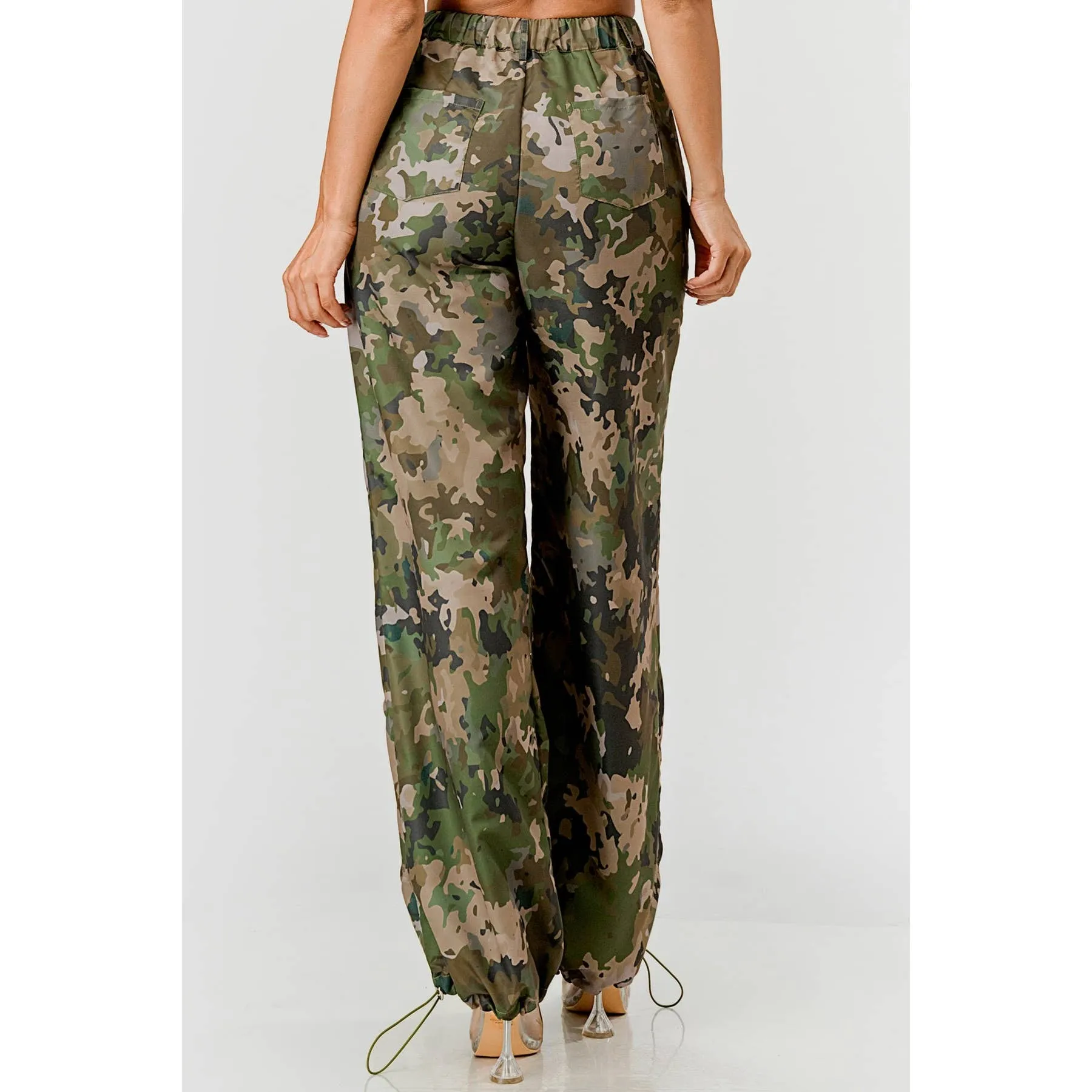PLUS SIZE CAMO CARGO PANTS WITH POCKETS