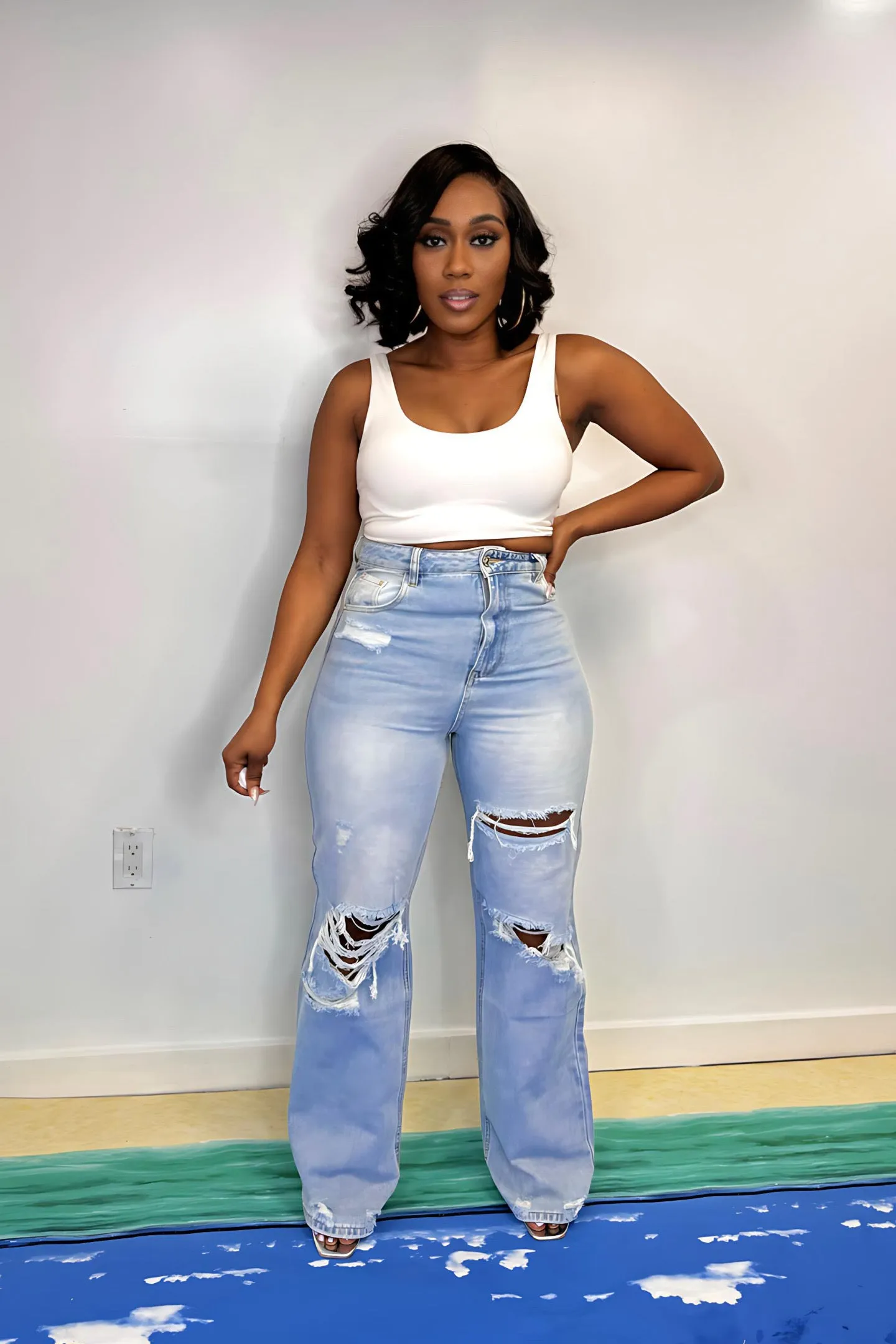 RIPPED STRAIGHT LEG JEANS