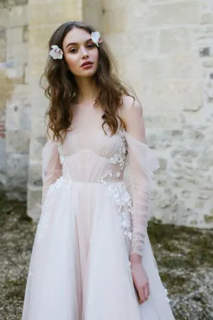 Roycebridal Tulle A-line Long Sleeves Beach Wedding Dresses With Lace Appliques, MW1029