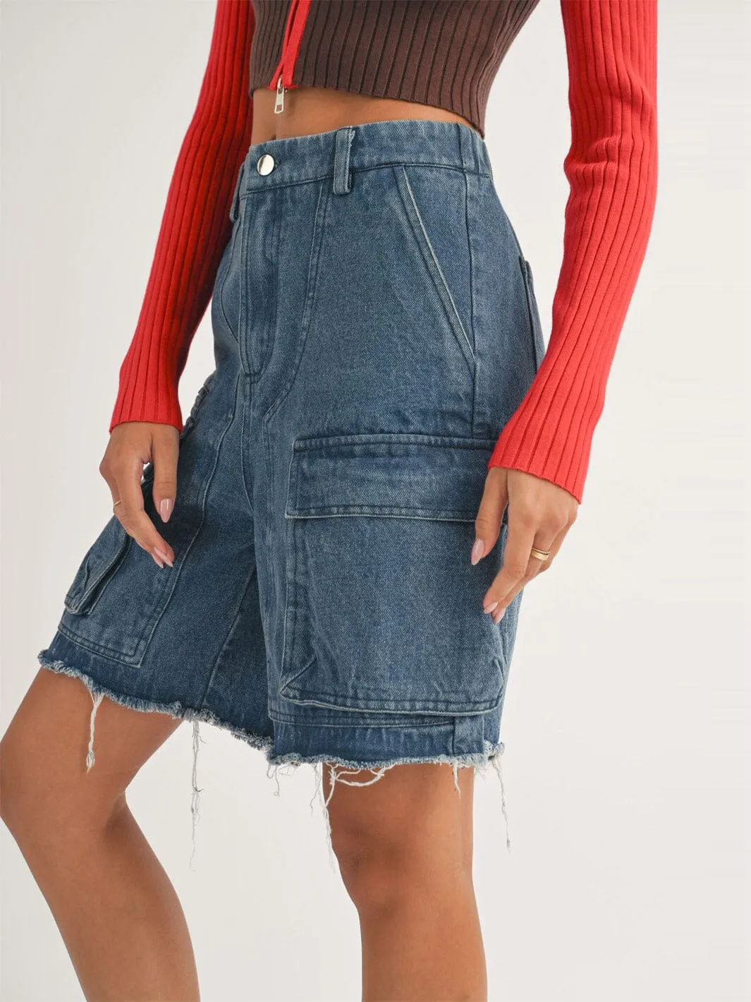 WOMEN'S BUTTON CLOSURE CARGO POCKETS DENIM SHORTS